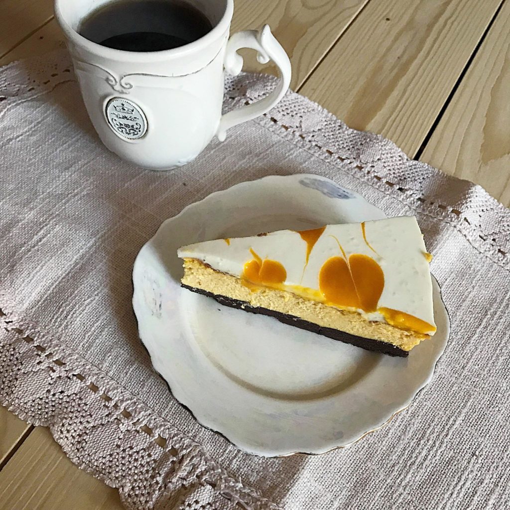 Tvarohový koláč s mangovou dužinou