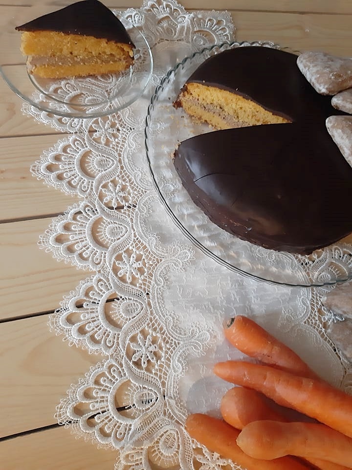 Ciasto marchewkowe z kremem piernikowym